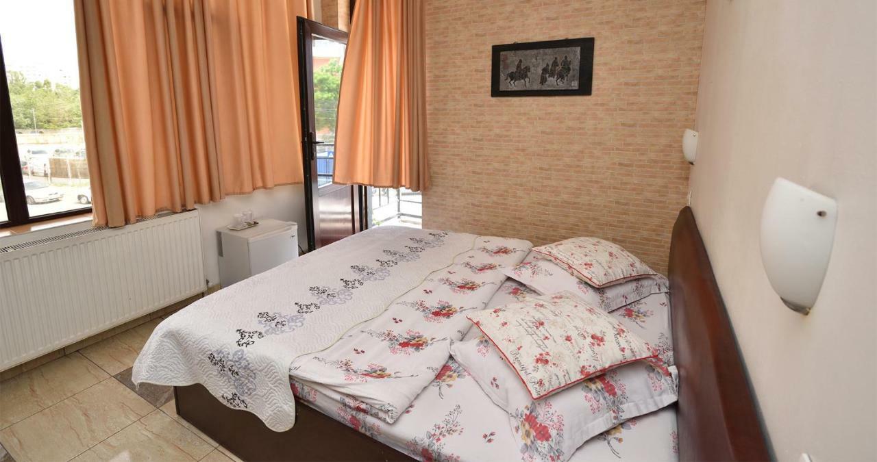 Hotel Taco Bucarest Extérieur photo